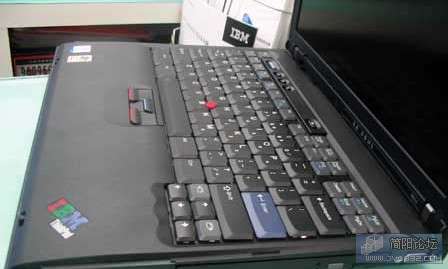 IBM ThinkPad R51e 18433JC1.jpg